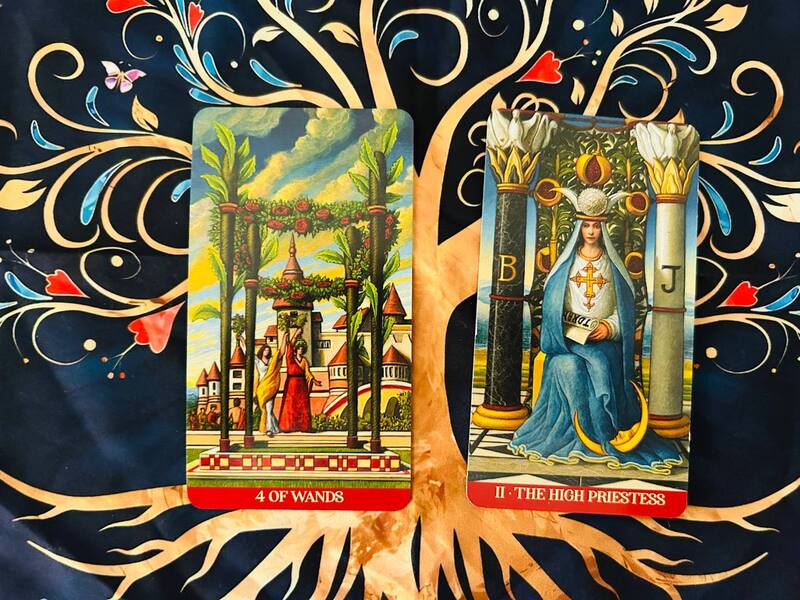 The Four of Wands and the High Priestess photo by Tarot Institute